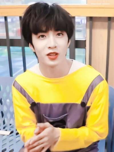 小狼眼睛亮晶晶