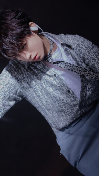 王俊凯帅气写真手机壁纸