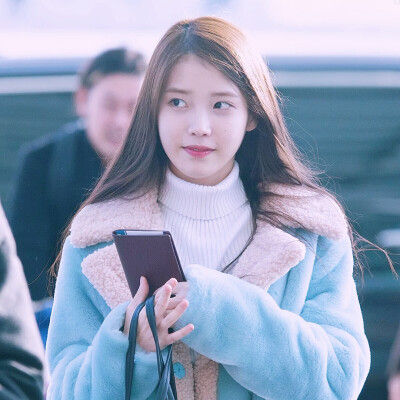 IU