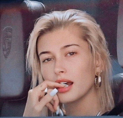 Hailey Bieber