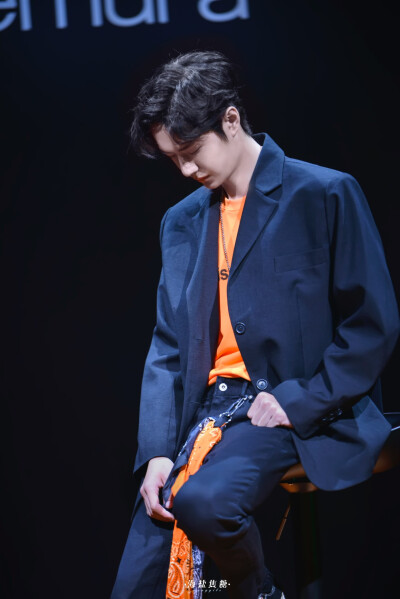 190507 植村秀品牌活动 @UNIQ-王一博 cr:logo