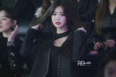 soojin_red0309