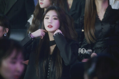 soojin_red0309