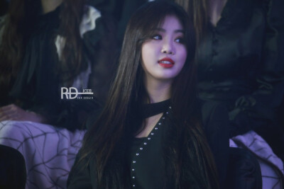 soojin_red0309