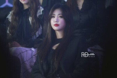 soojin_red0309