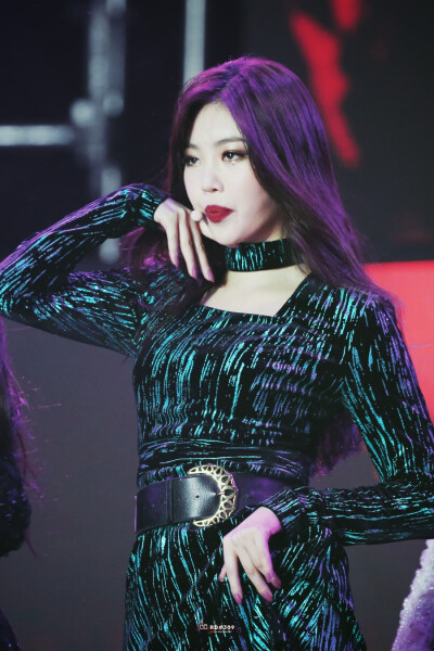 soojin_red0309