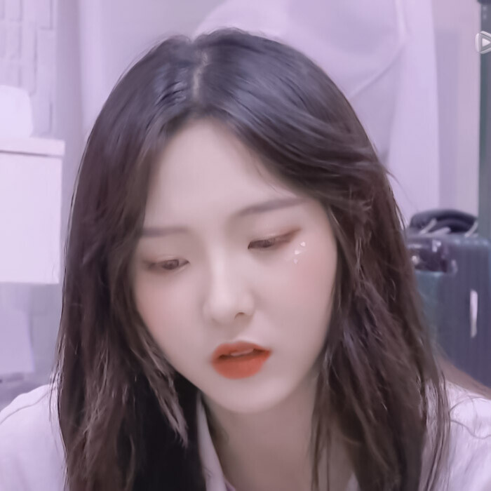 郑乃馨
拿图看简介