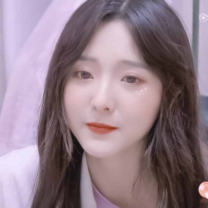 郑乃馨
拿图看简介