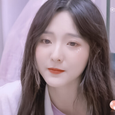 郑乃馨
拿图看简介