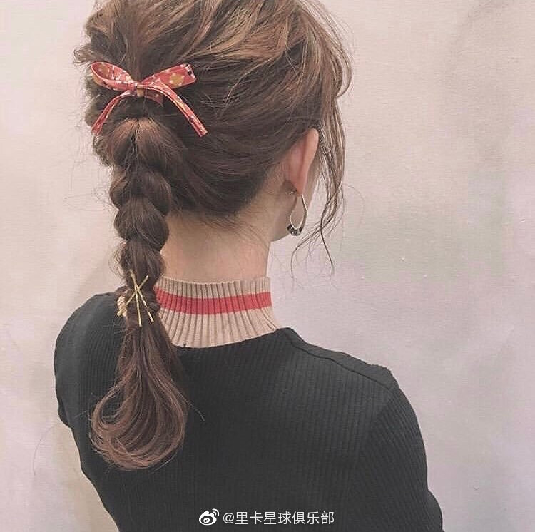 18款日系中长发ribbon hair
不知道怎么装饰发型的时候，一根丝带就能完美解决烦恼，白搭又好看。 ​​​