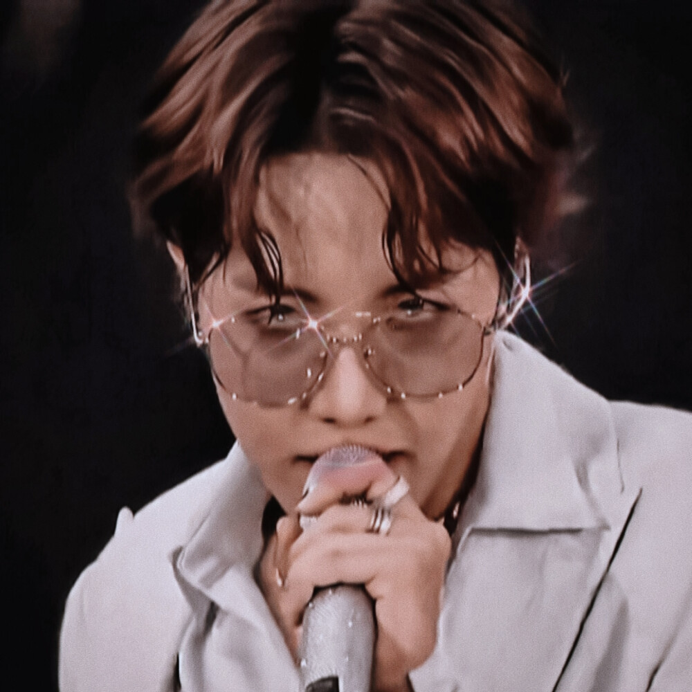 'The darker the sky, the brighter the stars.
「天越黑 星星越亮」
▪Cassie_YoonGi
cr.朴幼林