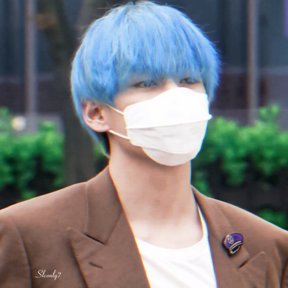 “啊十二点了唉，泰泰来说一声早安。”
原截江晞