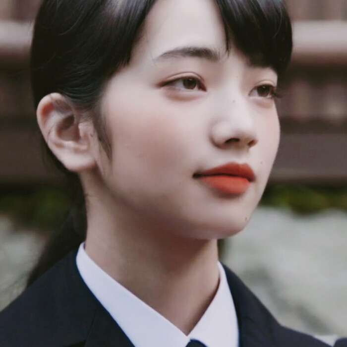 日本绝美厌世脸 "小松菜奈"