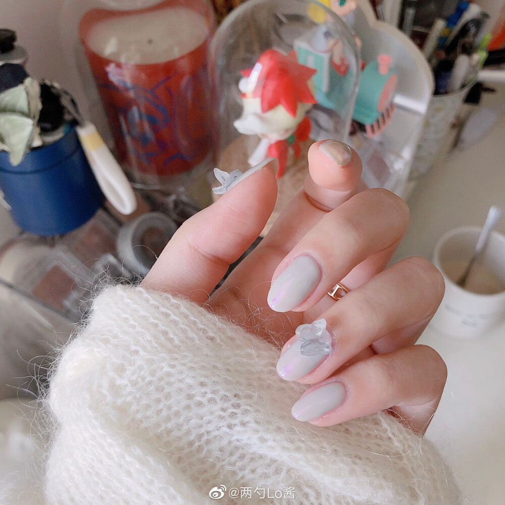 nails
