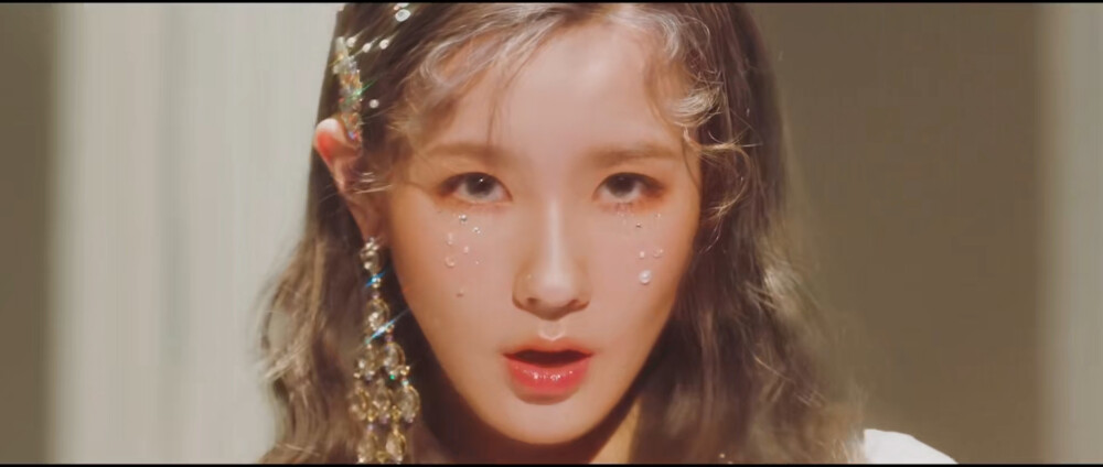 *赵美延
自截未调色 二改点赞注明黑崎
赵美延/(G)I-DLE/原截/头像壁纸/《Oh my god》MV