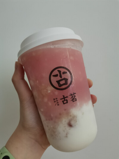 古茗桃桃甘露
桃子+酸奶+不知春茶+多肉
奇妙的搭配
像我这种不吃甜星人可以选择不另外加糖
因为酸奶是甜的！
