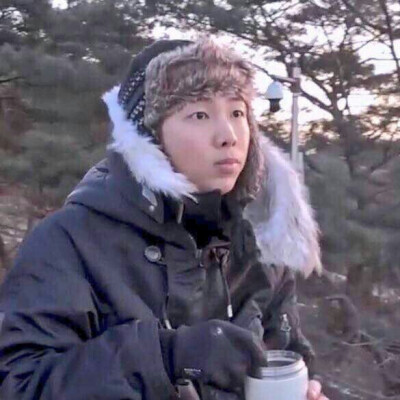 防弹少年团可二改。
注明江敛。
糊的话麻烦自己老照片修复一下吧。