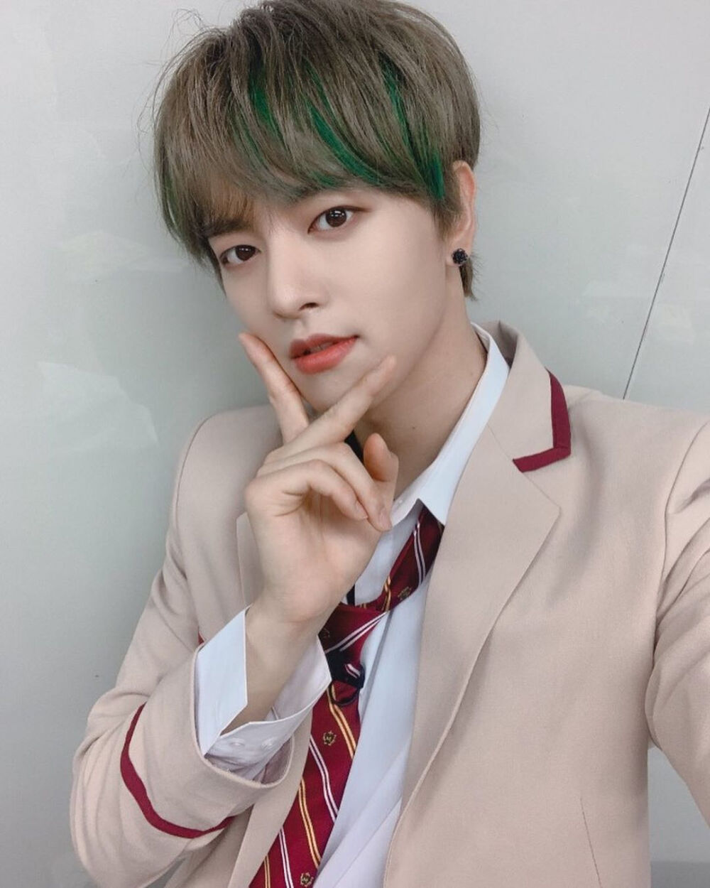 ONEUS 金英助/RAVN
cr.official_oneus