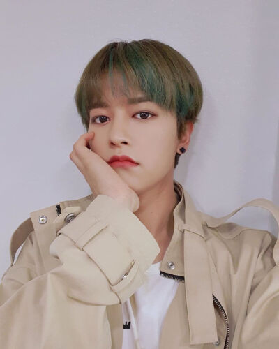 ONEUS 金英助/RAVN
cr.official_oneus