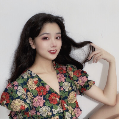 是美女翩翩