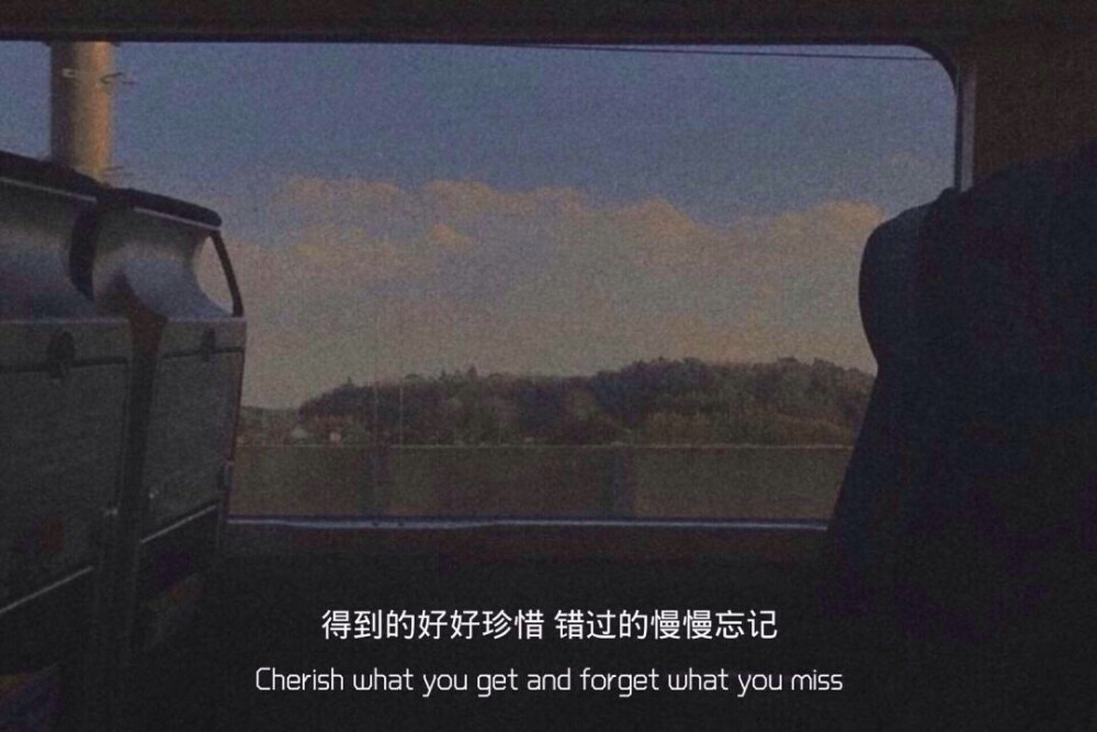 【文字背景图】
这里是悦悦，眼熟我。