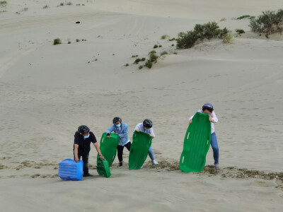 白沙山滑沙以及坐越野车