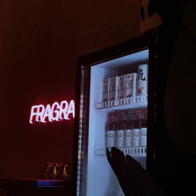 围绕一个冰柜的故事 可做背景图