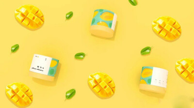 色彩和集合的搭配有趣又亮眼
草莓 芒果 猕猴桃 蓝莓
活泼的品牌形象设计让人眼前一亮