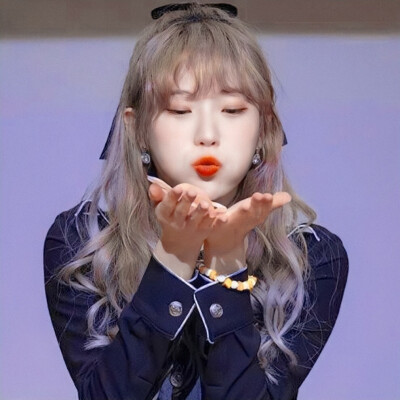 ：Luda‘@WJSN_TGRR。
The street lamp asked me to ask you if you want to come out to see the stars.