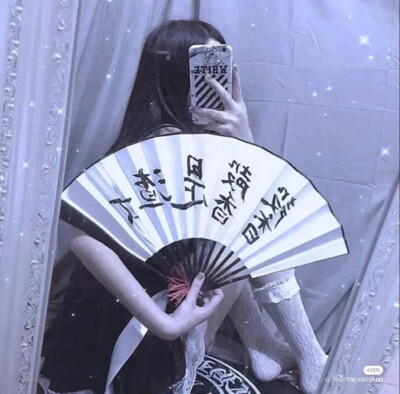 女生拿扇子头像图片