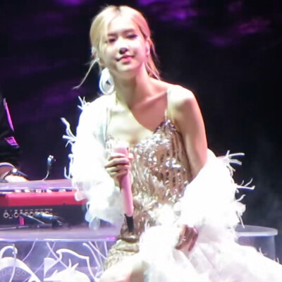 rose可二改
注明小然睡了