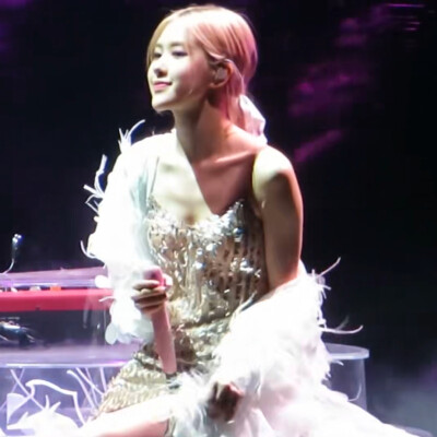 rose可二改
注明小然睡了