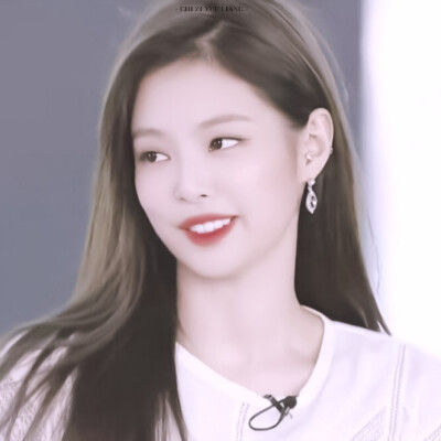 Jennie/宋稚氣
啊以前的庫(kù)存了，原截忘了，知道的告知一下