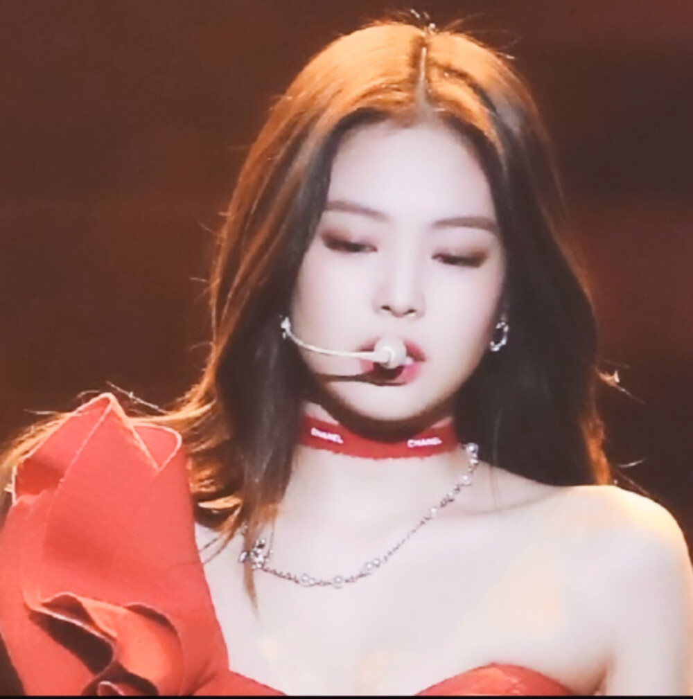 妮妮的红玫瑰头像