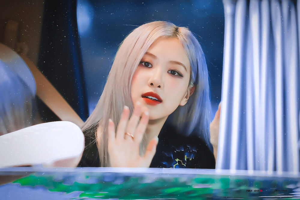 ▷ 朴彩英Rosie
车窗精灵