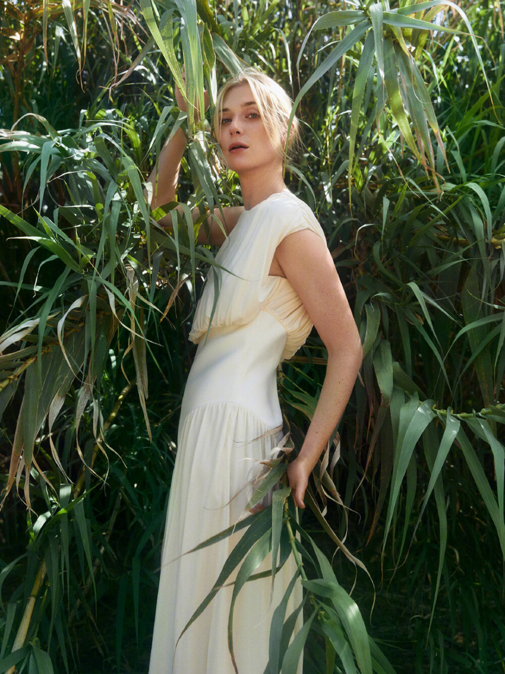 英剧夜班经理的女主伊丽莎白·德比齐elizabeth debicki,清新夏日调.