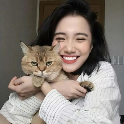 猫咪很可爱_喜欢猫的女孩当然更可爱(๑• . •๑)