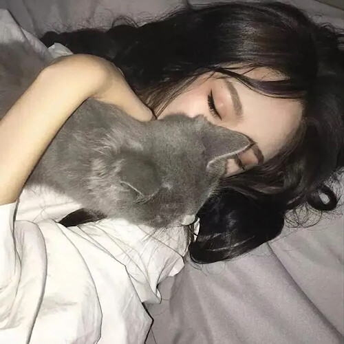 猫咪很可爱_喜欢猫的女孩当然更可爱(๑• . •๑)