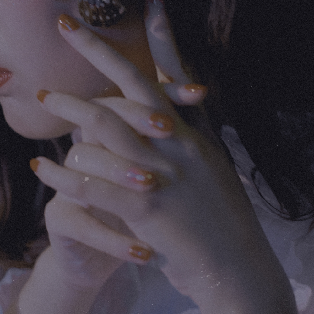 发光磷粉
闪闪发光的磷粉却有这一种说不出的美感
女头cr:人类观察机