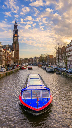 乘玻璃船游览阿姆斯特丹才能真正体会水城的独特韵味。©今日头条