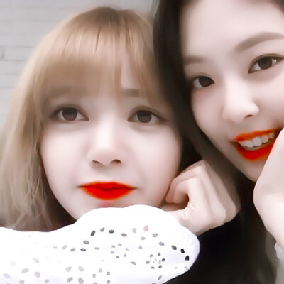 Lisa X Jennie.
川 渝 小 辞 & 裴 子 澄.
cr.江纪然。