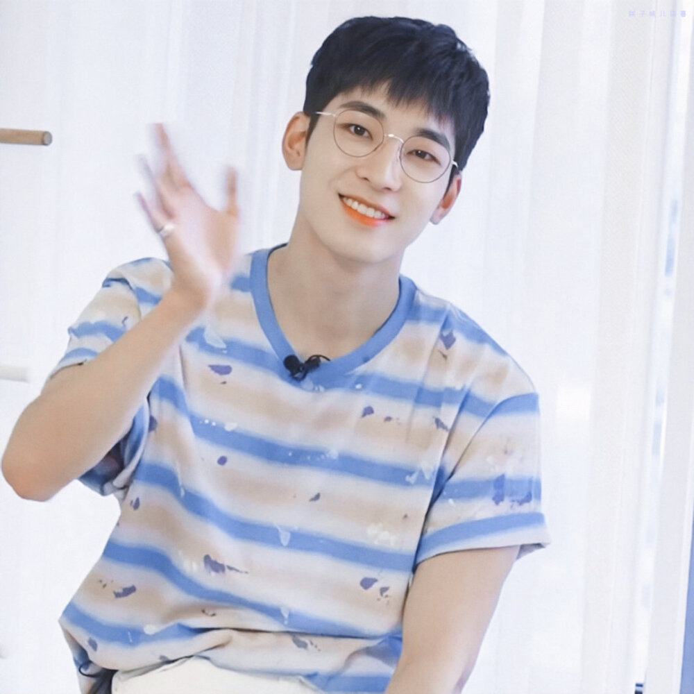 SEVENTEEN 全圆佑 wonwoo 圆圆大帅哥！
太帅了太帅了♡