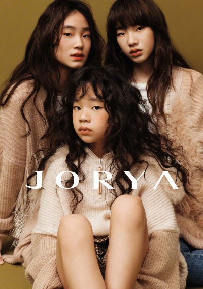 小S三个女儿许曦文/许韶恩/许曦恩合体出镜JORYA 新季大片