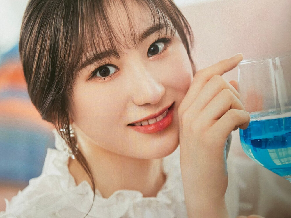 IZONE 张元英 宮脇咲良 曹柔理 崔叡娜 安宥真 矢吹奈子 权恩妃 姜惠元 本田仁美 金彩源 金珉周 李彩演