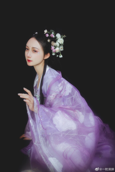 #重庆约拍##成都约拍##云南约拍#
大梦一场。
出镜：@咸柠酥饼_
后期：@一枕清辞
#云南约拍# 