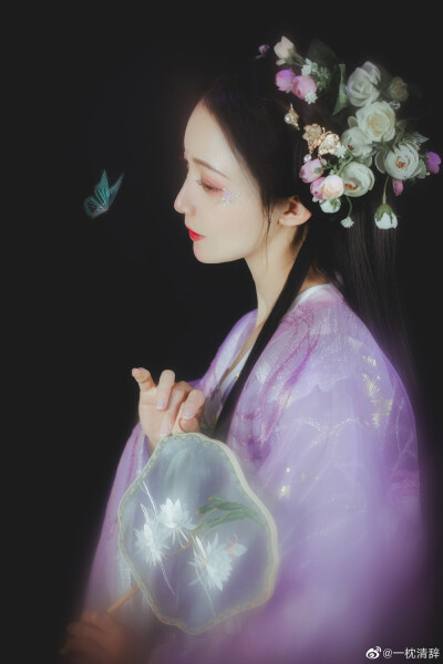 #重庆约拍##成都约拍##云南约拍#
大梦一场。
出镜：@咸柠酥饼_
后期：@一枕清辞
#云南约拍# 