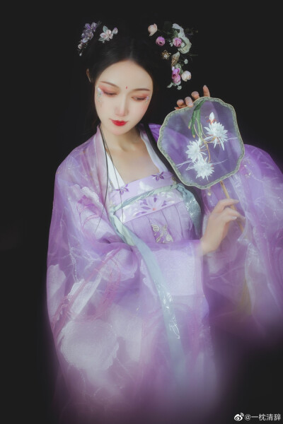 #重庆约拍##成都约拍##云南约拍#
大梦一场。
出镜：@咸柠酥饼_
后期：@一枕清辞
#云南约拍# 