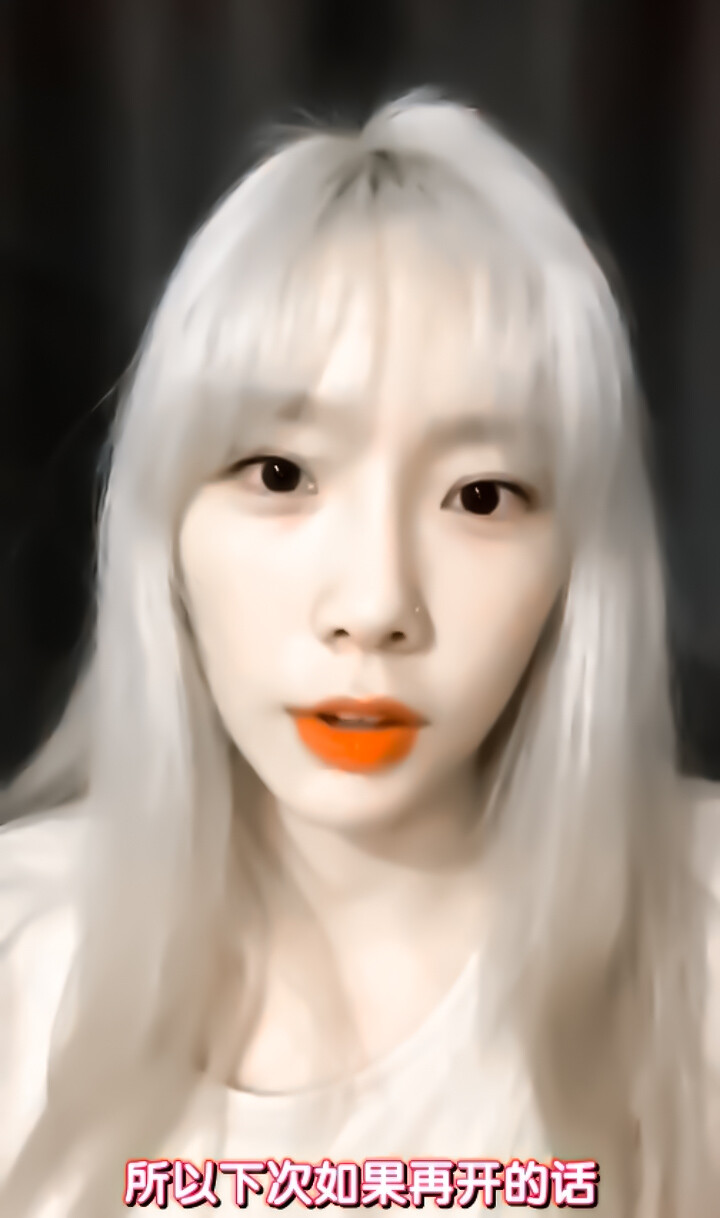 「金色是太阳的妍色」
想 要 趴 在 摆 满 星 星 和 小 熊 的 软 绵 云 朵 上 打 个 盹
