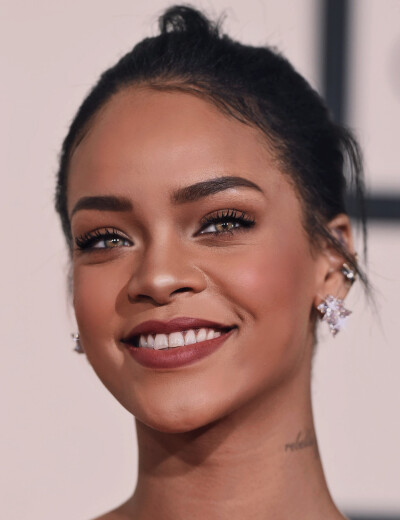 Rihanna 蕾哈娜