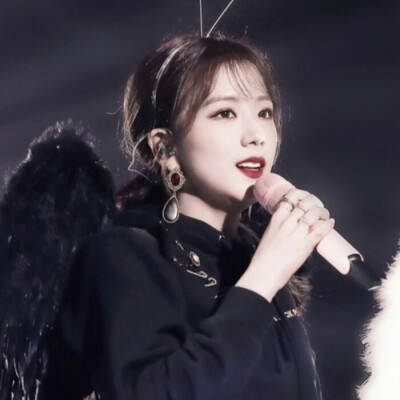 JISOO ✘ Dark beauty